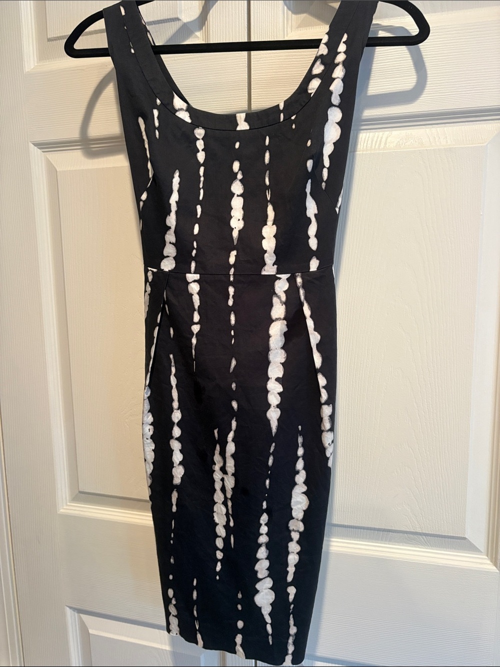 Ann Taylor Black and White Sleeveless Shift Dress, fully lined, 8 petite